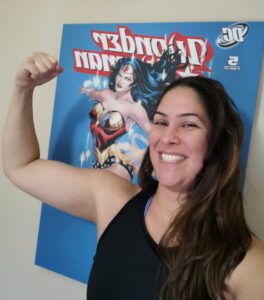 Ceza in front of Wonder Woman poster with biceps flexed